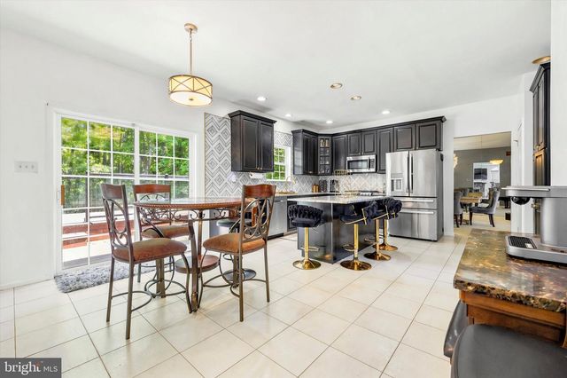 4 TAISLEY LN, Burlington, NJ 08016