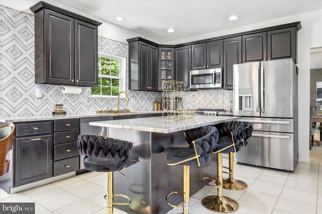 4 TAISLEY LN, Burlington, NJ 08016