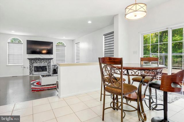 4 TAISLEY LN, Burlington, NJ 08016