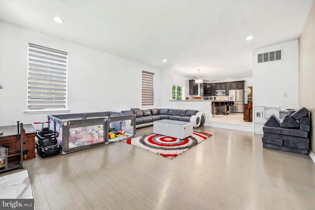 4 TAISLEY LN, Burlington, NJ 08016