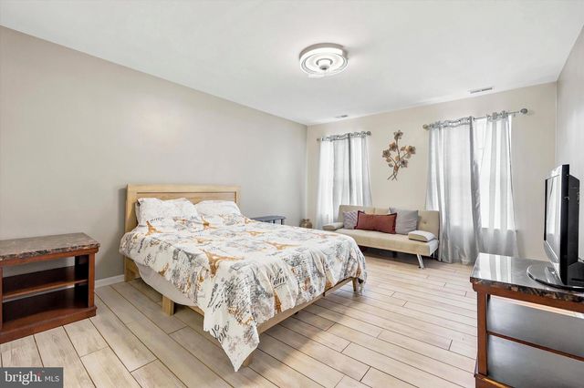 4 TAISLEY LN, Burlington, NJ 08016