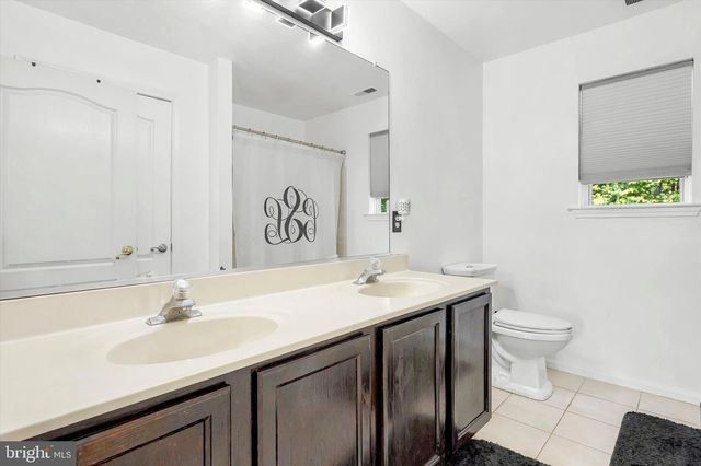 4 TAISLEY LN, Burlington, NJ 08016