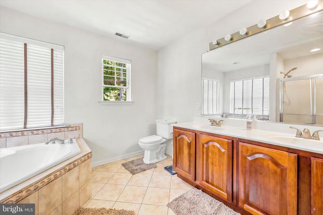 4 TAISLEY LN, Burlington, NJ 08016