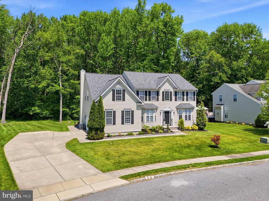 4 TAISLEY LN, Burlington, NJ 08016