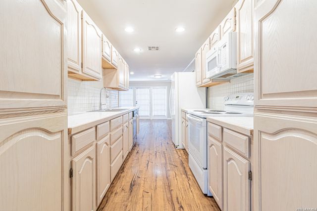 5714 Dan Duryea, San Antonio, TX 78240