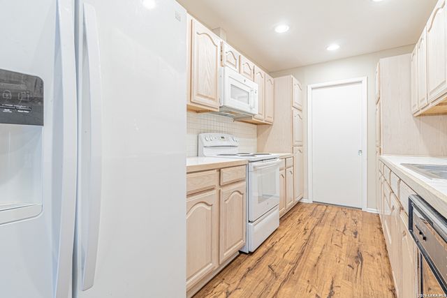 5714 Dan Duryea, San Antonio, TX 78240