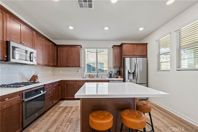 831 Wintergreen Way, Upland, CA 91786