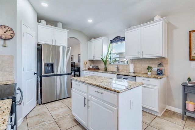 17912 Linkhill DR, Dripping Springs, TX 78620