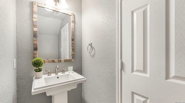 16427 Kentucky Ridge, Selma, TX 78154