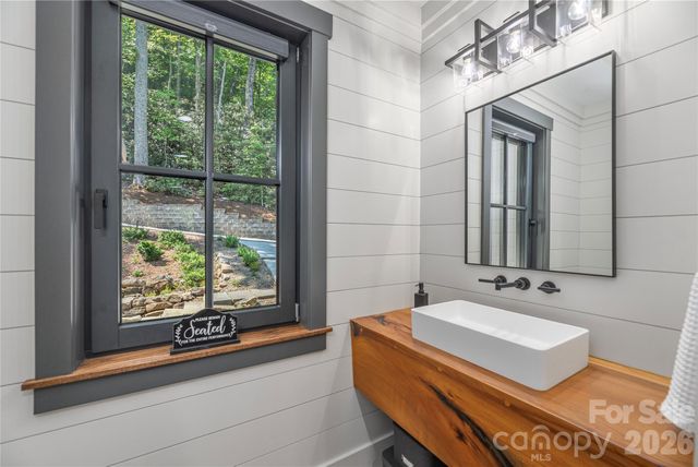 28 Garren View Drive, Fairview, NC 28730