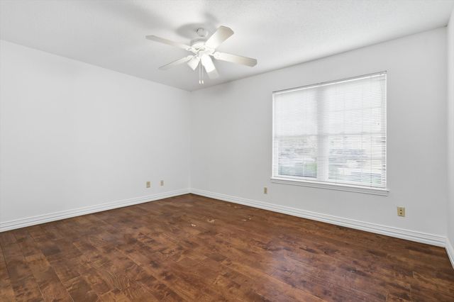 708 Creekwood Drive, Lewisville, TX 75067