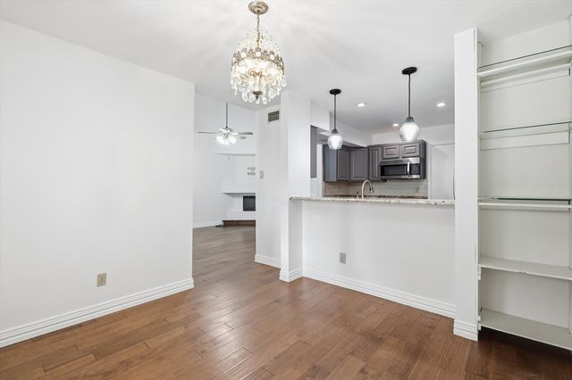 708 Creekwood Drive, Lewisville, TX 75067