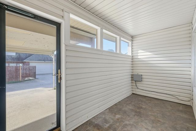 708 Creekwood Drive, Lewisville, TX 75067