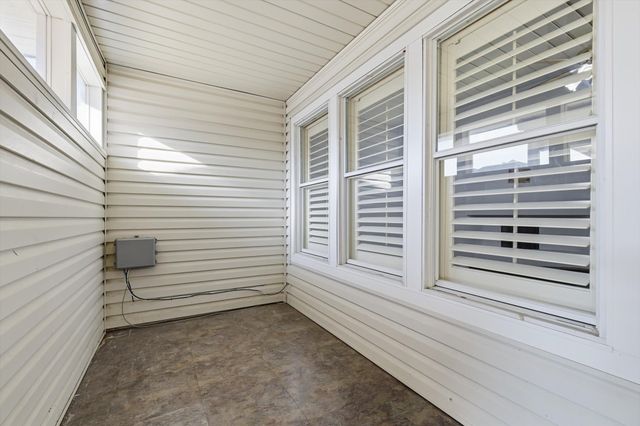 708 Creekwood Drive, Lewisville, TX 75067