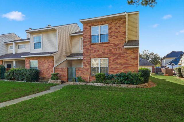 708 Creekwood Drive, Lewisville, TX 75067