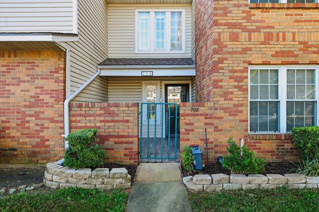 708 Creekwood Drive, Lewisville, TX 75067