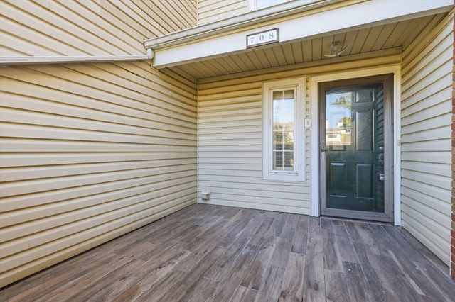 708 Creekwood Drive, Lewisville, TX 75067