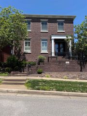 8027 Wyngate Circle, Newburgh, IN 47630