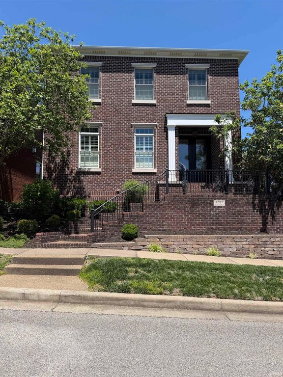 8027 Wyngate Circle, Newburgh, IN 47630