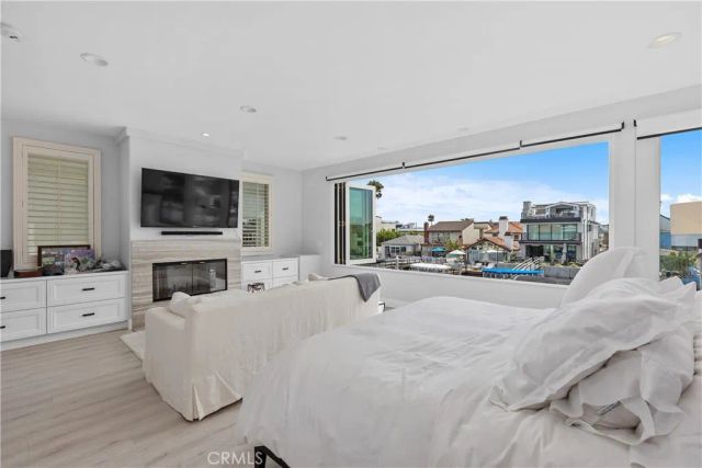 3915 Marcus Avenue, Newport Beach, CA 92663