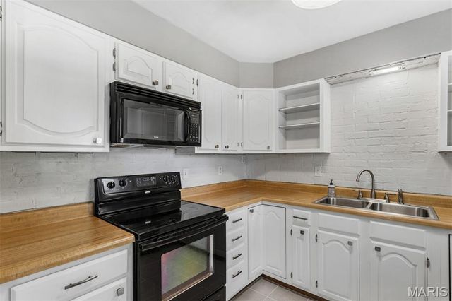 1101 Roxbury Drive, Unincorporated, MO 63125