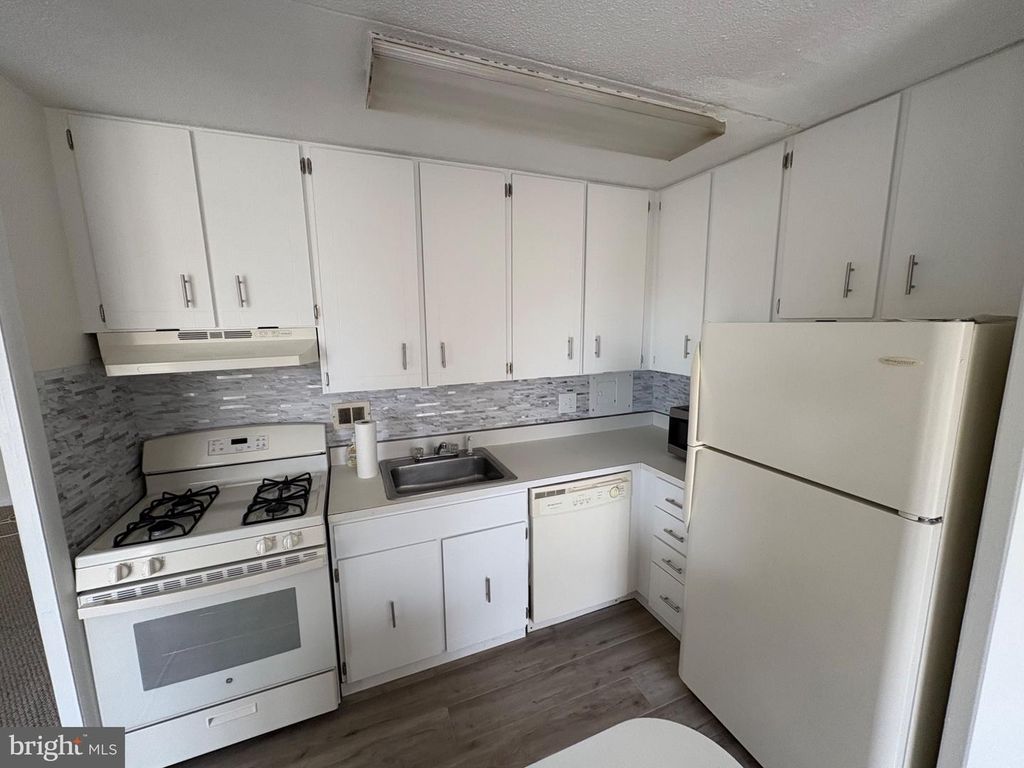 401 COOPER LANDING RD #208, CHERRY HILL, NJ 08002 — photo 2