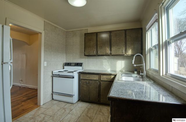 3715 N 44th Avenue, Omaha, NE 68111