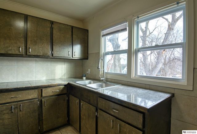 3715 N 44th Avenue, Omaha, NE 68111