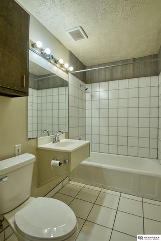 3715 N 44th Avenue, Omaha, NE 68111