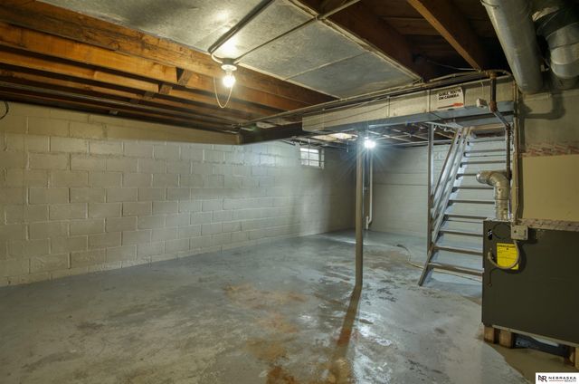 3715 N 44th Avenue, Omaha, NE 68111