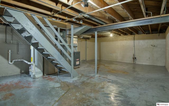 3715 N 44th Avenue, Omaha, NE 68111