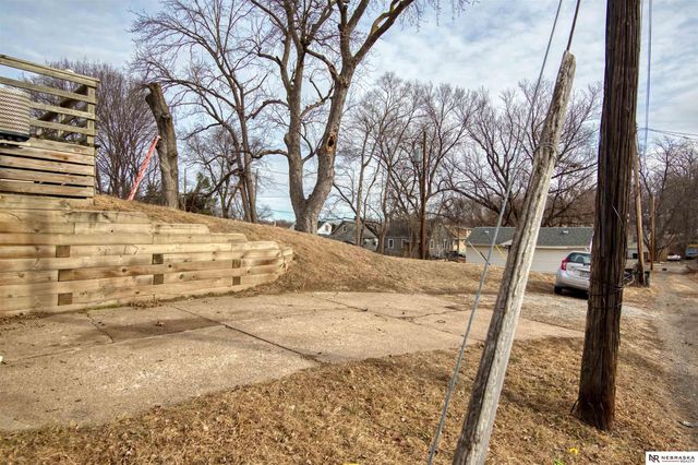 3715 N 44th Avenue, Omaha, NE 68111