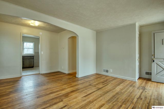 3715 N 44th Avenue, Omaha, NE 68111