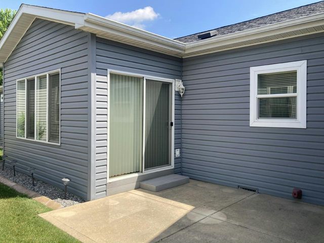 1542 Meadow View Lane, Grayslake, IL 60030