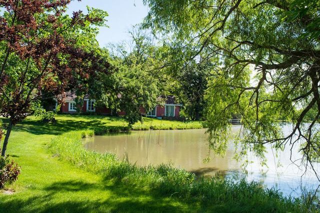 1542 Meadow View Lane, Grayslake, IL 60030