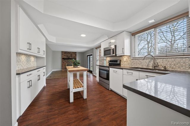 30110 Manor Drive, Madison Heights, MI 48071