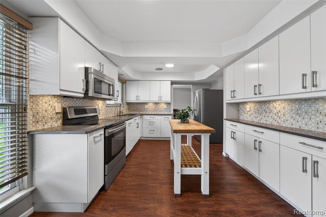 30110 Manor Drive, Madison Heights, MI 48071