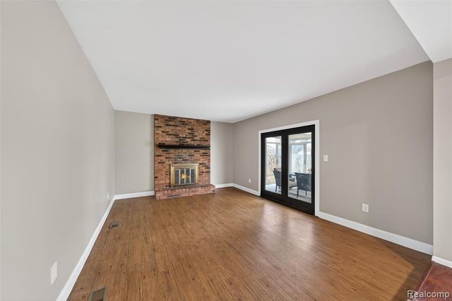 30110 Manor Drive, Madison Heights, MI 48071