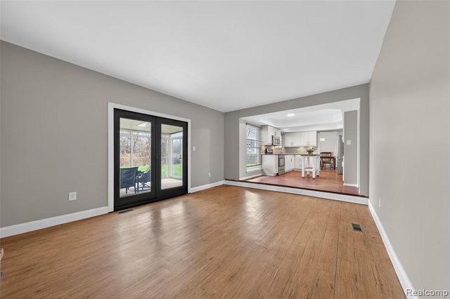 30110 Manor Drive, Madison Heights, MI 48071