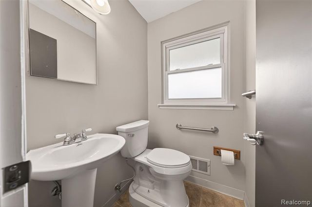 30110 Manor Drive, Madison Heights, MI 48071