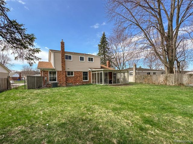 30110 Manor Drive, Madison Heights, MI 48071