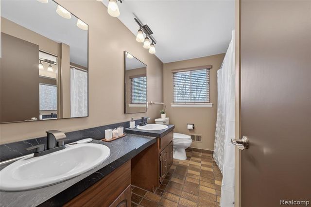 30110 Manor Drive, Madison Heights, MI 48071