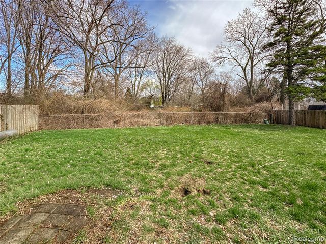 30110 Manor Drive, Madison Heights, MI 48071