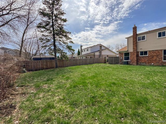 30110 Manor Drive, Madison Heights, MI 48071