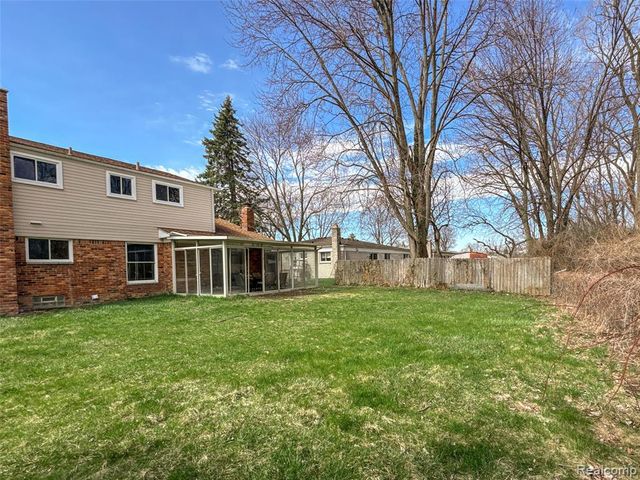 30110 Manor Drive, Madison Heights, MI 48071