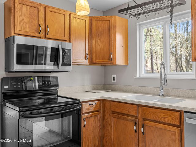 2200 Colony Plaza, Jacksonville, NC 28546