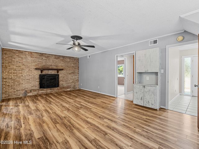 2200 Colony Plaza, Jacksonville, NC 28546