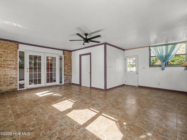 2200 Colony Plaza, Jacksonville, NC 28546