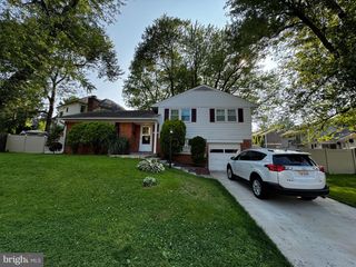 3300 N HARRISON ST, Arlington, VA 22207