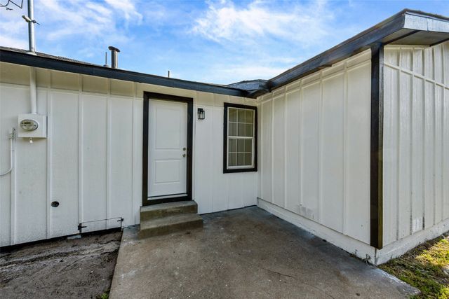 5225 Urbanview Street, Sansom Park, TX 76114